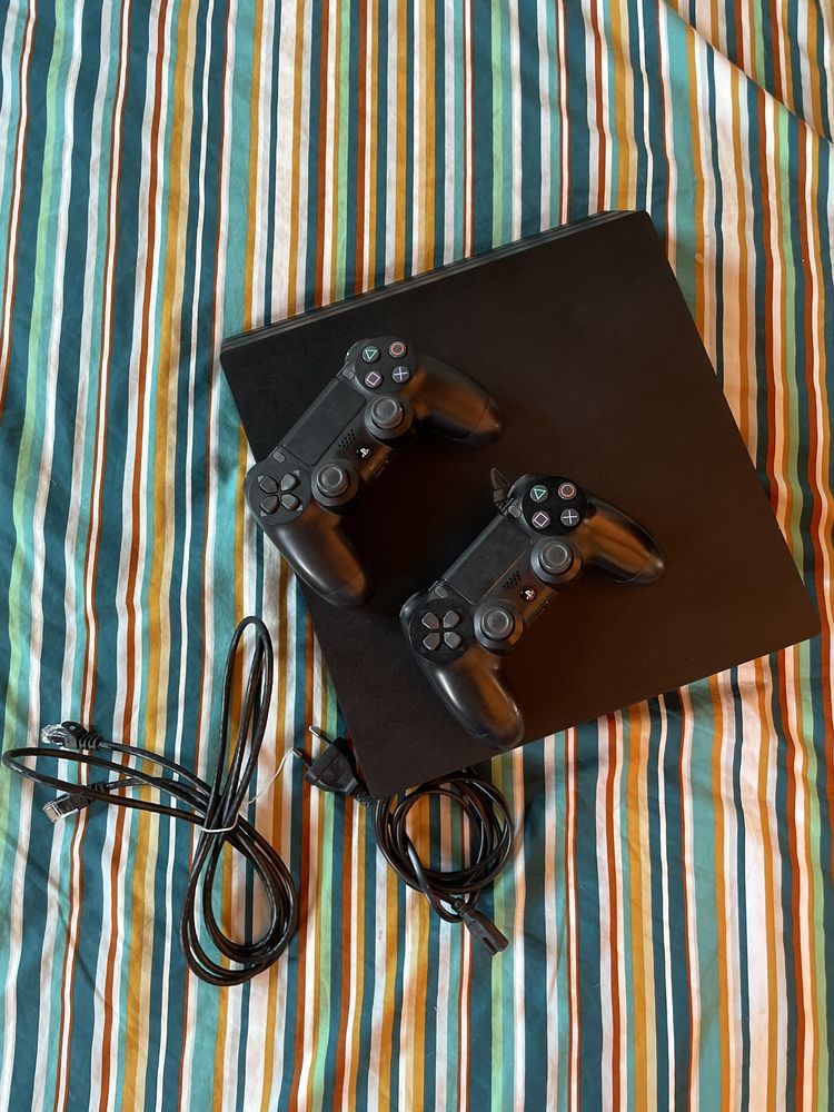 Ps4 pro 1TB+2 comandos+jogos adicionais