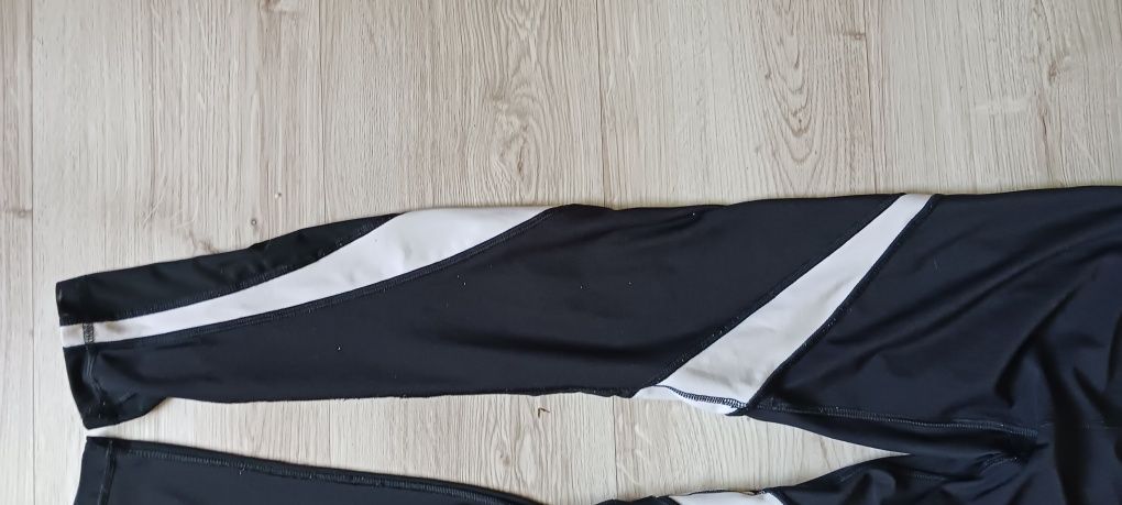 Czarne legginsy z białymi wstawkami RBXr.ozm.38