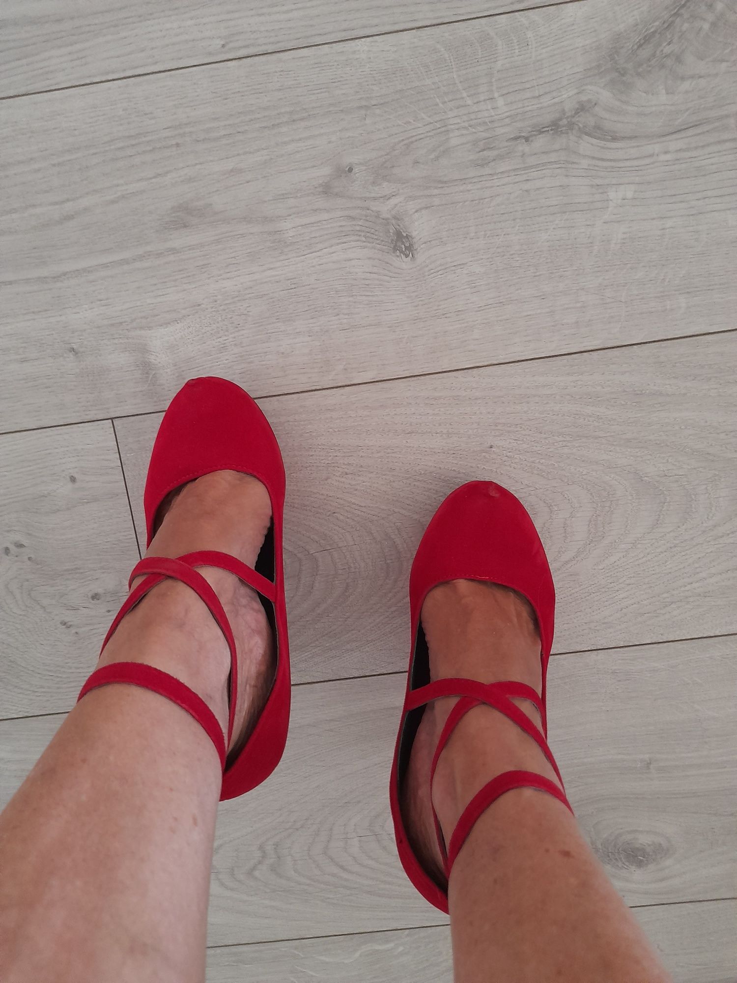 Sapatos vermelhos  camurça