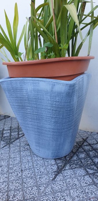 Vaseira grande cinza