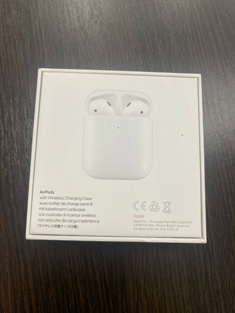 Гарнитура AirPods