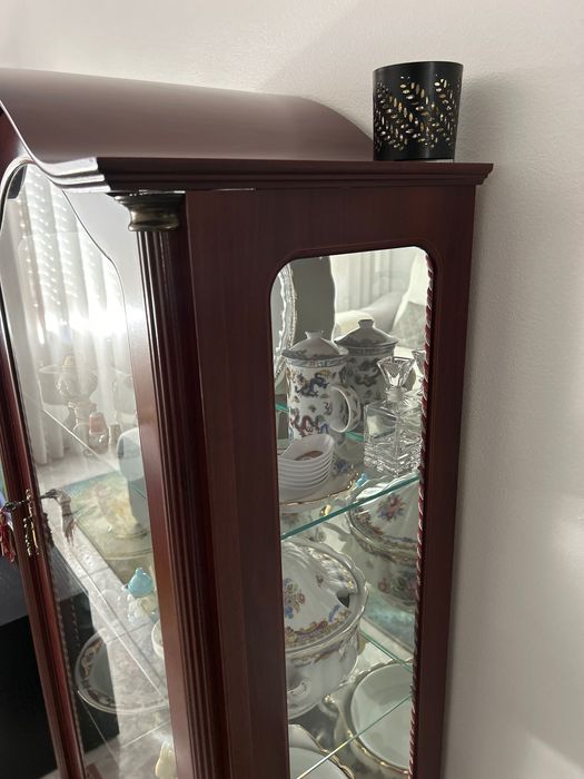 Cristaleira em madeira