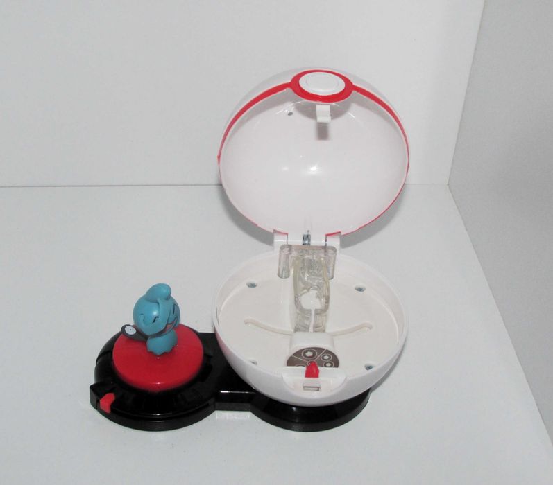 Wynaut + Premier Ball Pokémon Surprise Attack Game, SA16