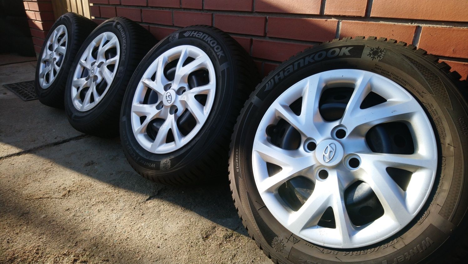 Jak nowe felgi 14" Hyundai i10 i20 4x100 et47 5,5j oc54,1 czujniki