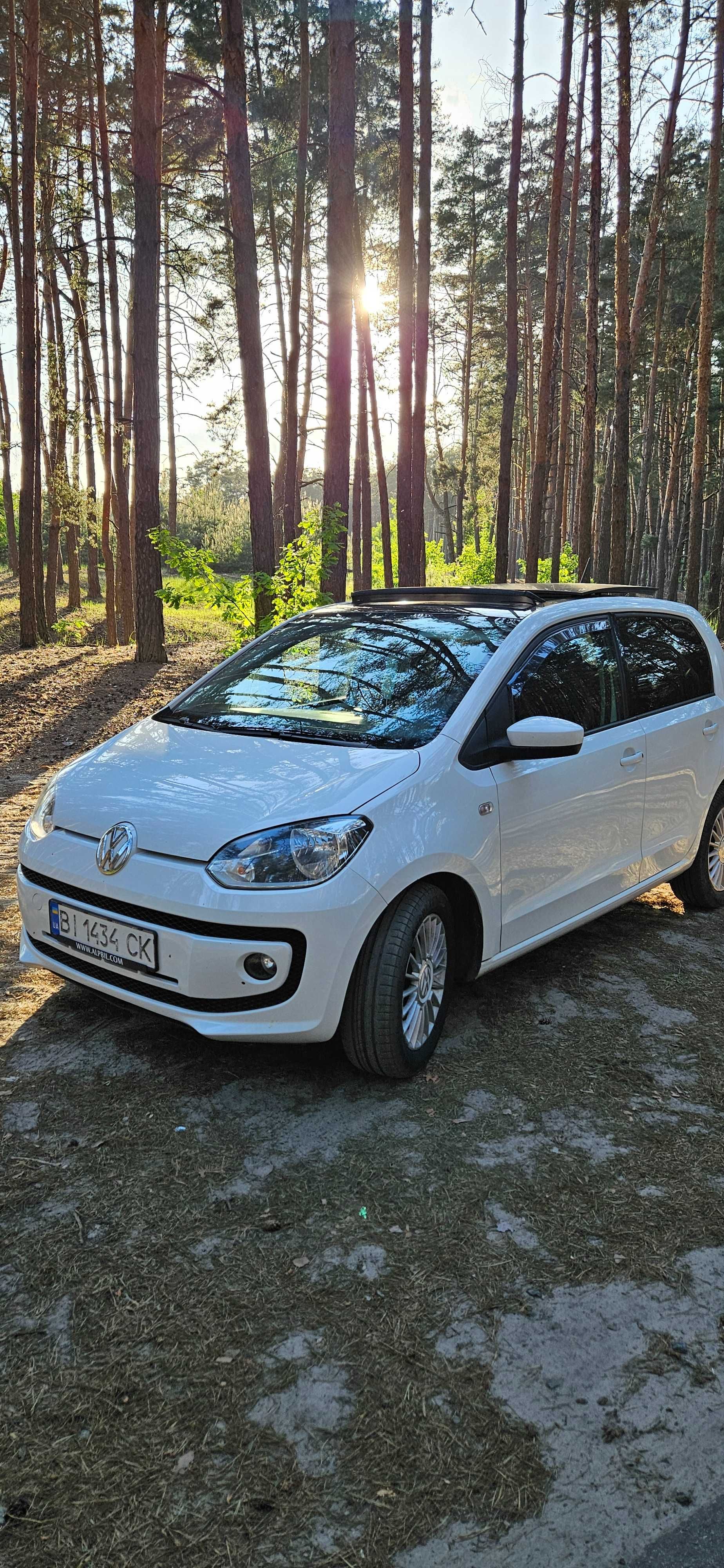 Volkswagen  eco up по розмірам як polo. Заводской газ / бензин