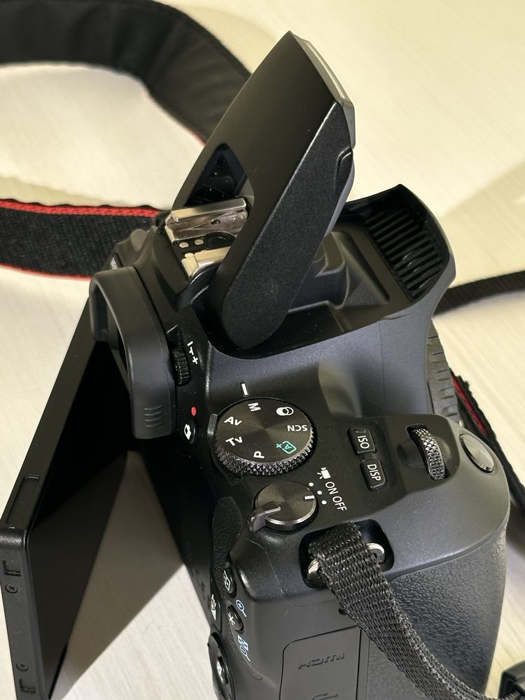 Canon 250 d + кит. обєктив 18-55