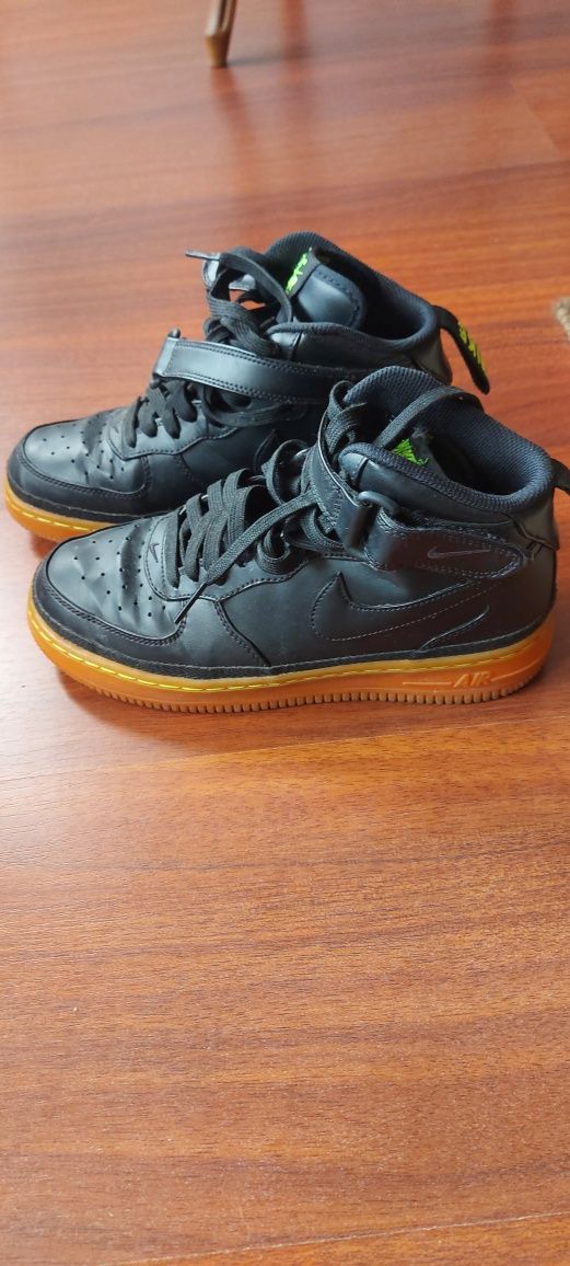 Ténis nike bota pouco usados