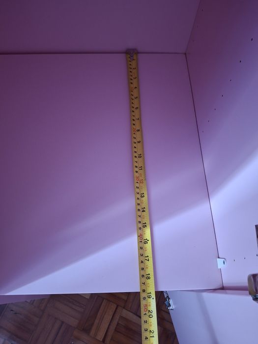 Armário IKEA rosa para quarto de criança