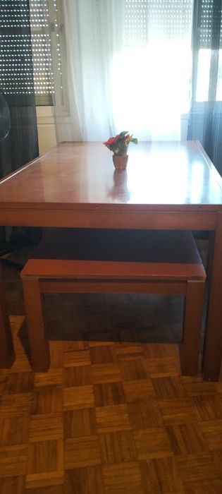 Vende-se mesa de sala