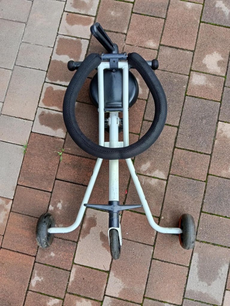 Wózek pchacz trójkołowy scooter
