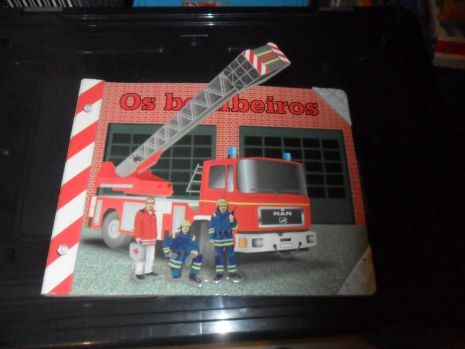 Livro " Os bombeiros"