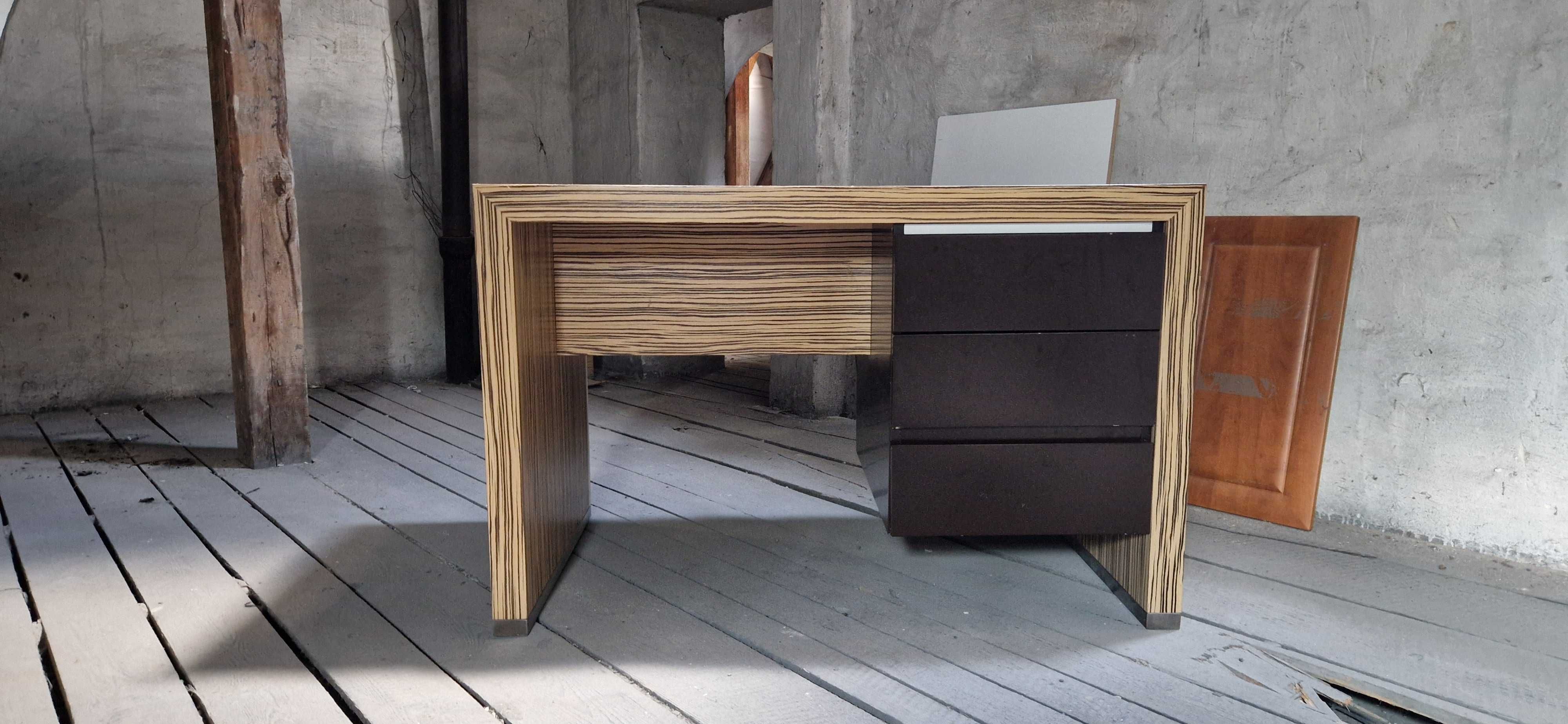 Biurko z okleiny Zebrano + lakierowany MDF | 120x70 cm | Blum | Design