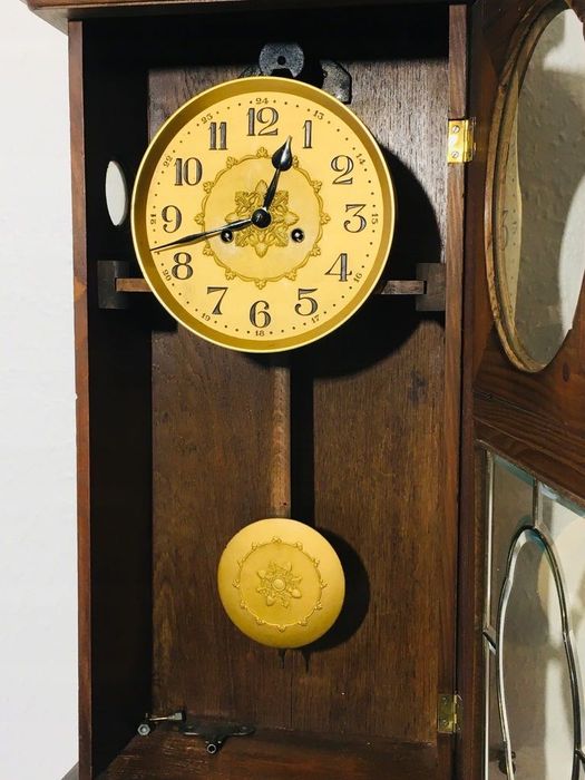 Uroczy Zegar Wiszący Gustav Becker Tarcza Tłoczona