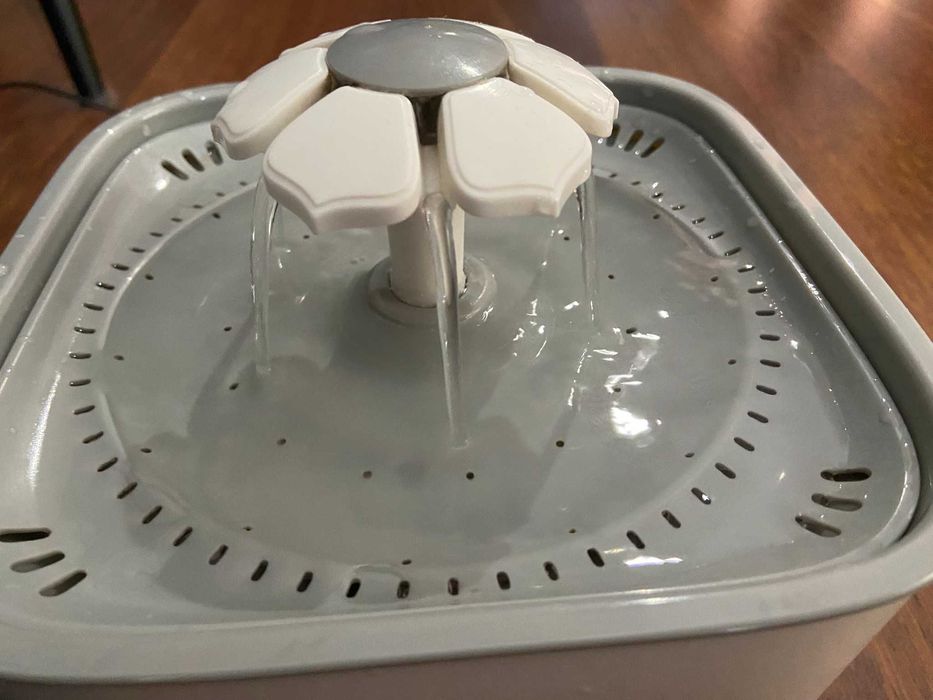 Fontanna poidełko dla kota lub psa Eyenimal Smart Bloom + 12 filtrów