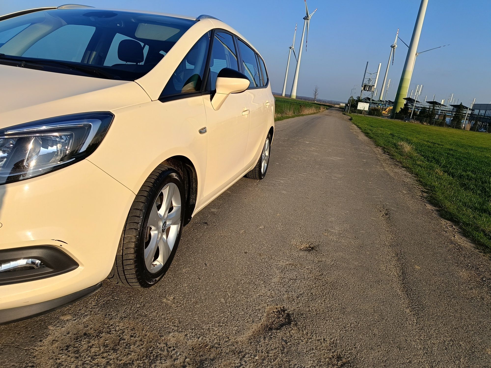 Opel Zafira siedmioosobowa