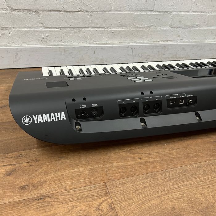 Yamaha Genos como novo