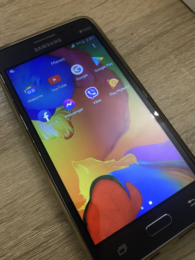 Телефон Samsung Galaxy J5