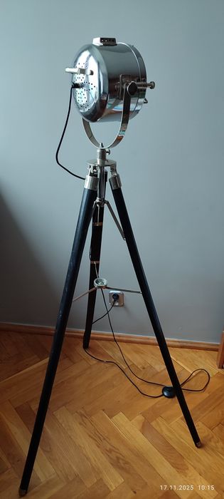 Reflektor morski czarny drewniany statyw lampa podłogowa