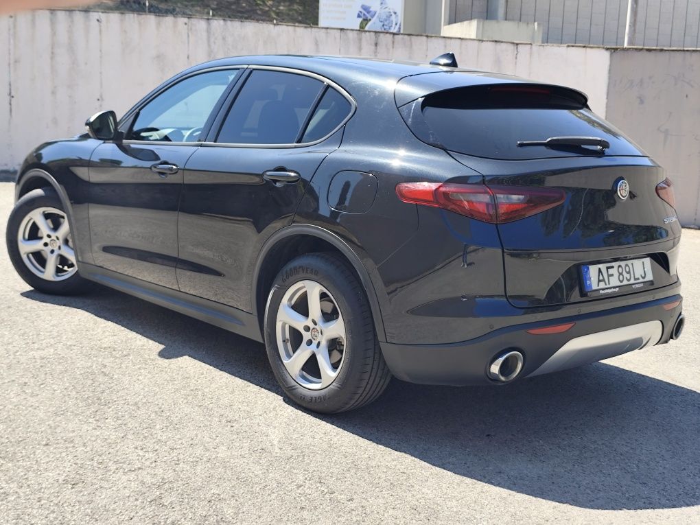 2021 Stelvio super AT8 2.2 Automático