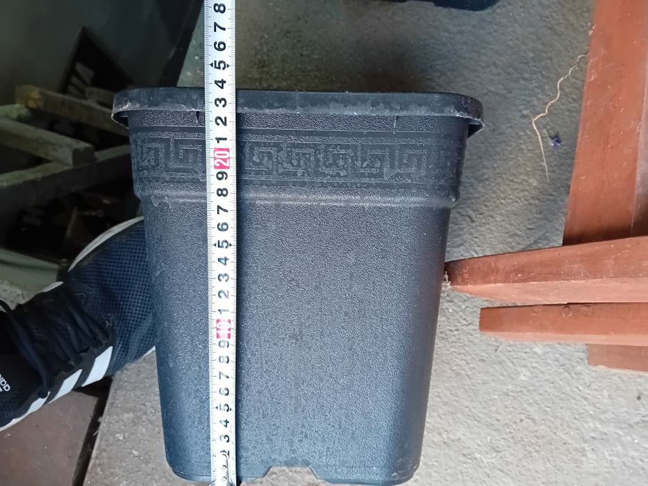 Doniczki kwadratowe produkcyjne, gruby plastik 9l 23x23x24 cm  10sztuk