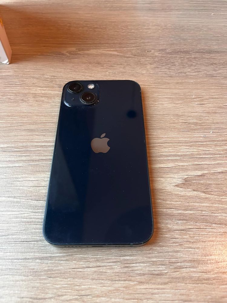 Iphone 13 black.