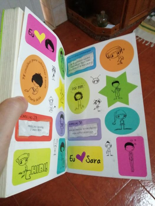 Livro 75 conselhos para sobreviver à minha escola, Booksmile