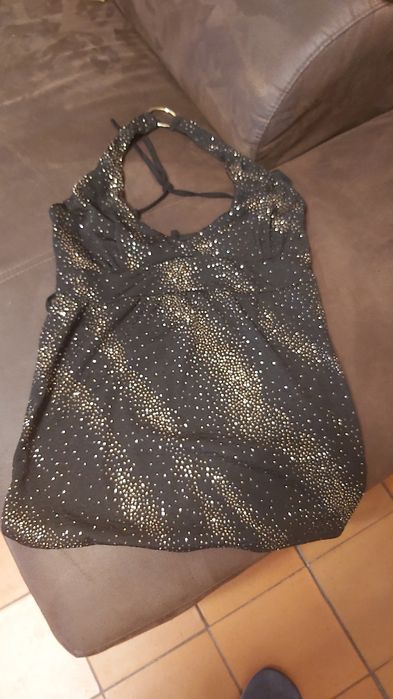 Blosa preta com loureiro