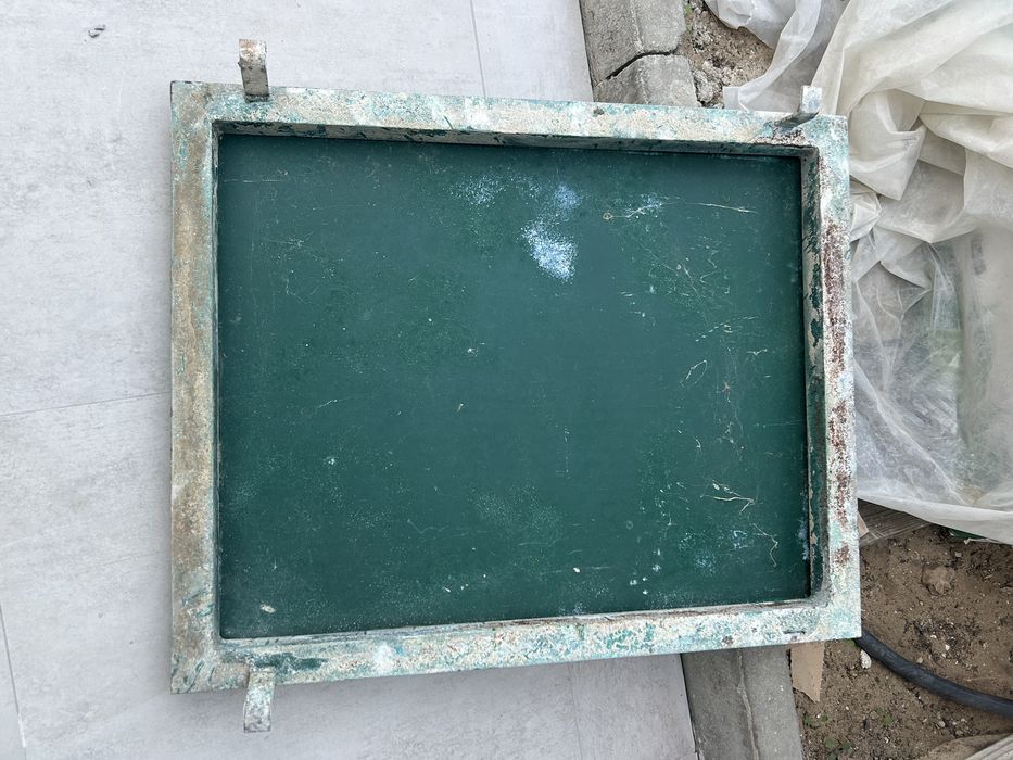 Tampa de ferro com 63 cm x 78cm