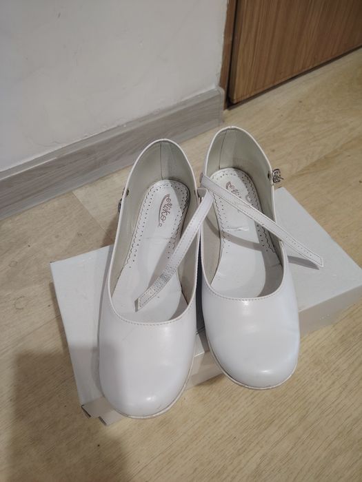 Białe wizytowe, komunijne buty, rozmiar 40