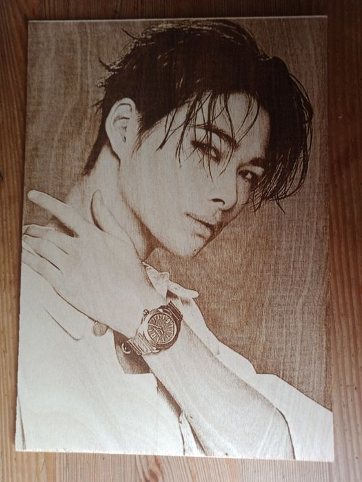 Kpop - Portret grawerowany laserowo