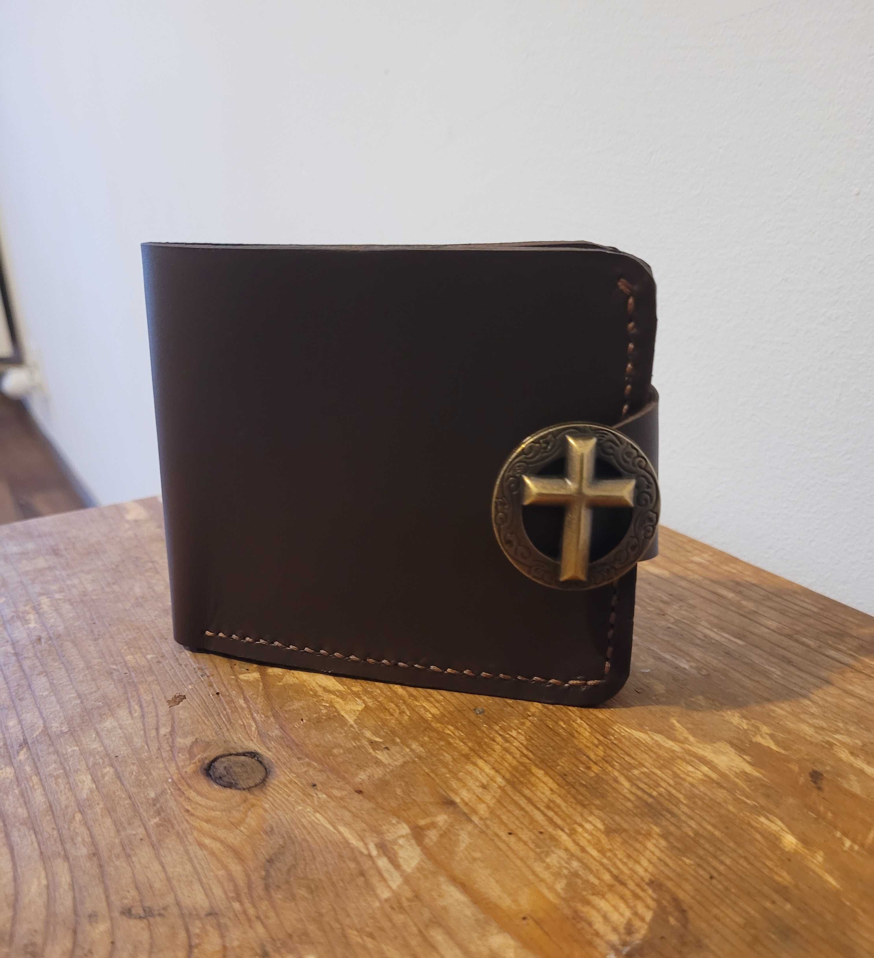 Skórzany męski brązowy portfel z krzyżem ręcznie robiony