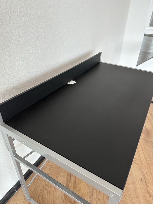 Компьтерный стол 120х60см