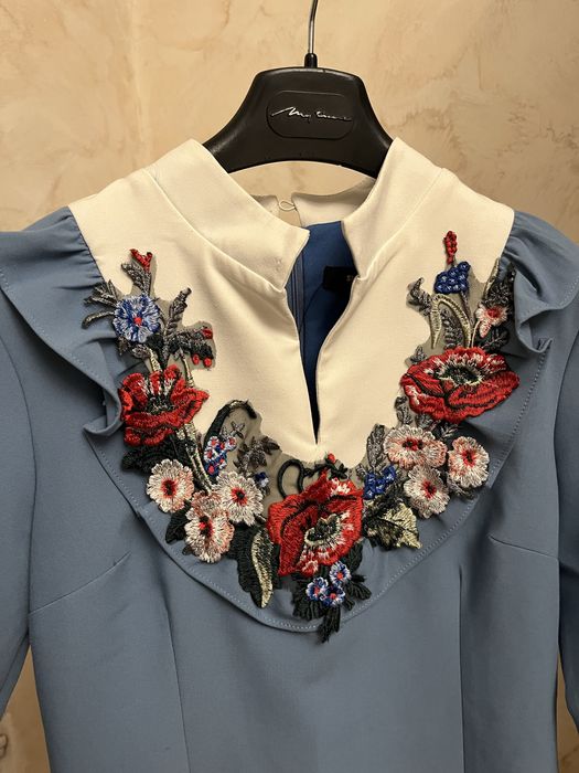 Дуже гарна сукня розмір 40 але підходить і на 36 гарна вишивка