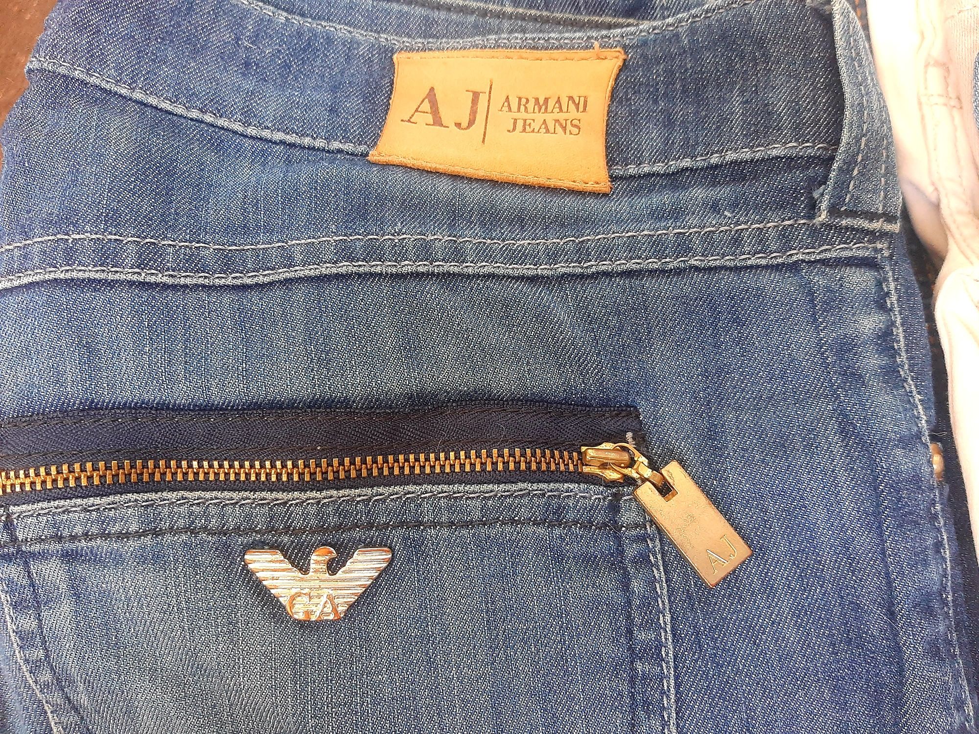 Женские джинсы 28 размер. Armani. AMN.