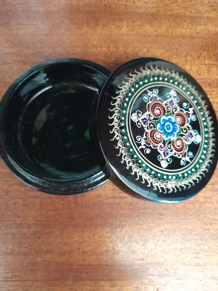 Caixa de charão pintada à mão