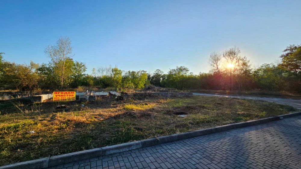 Продам участок 5.5 соток коттеджный городок