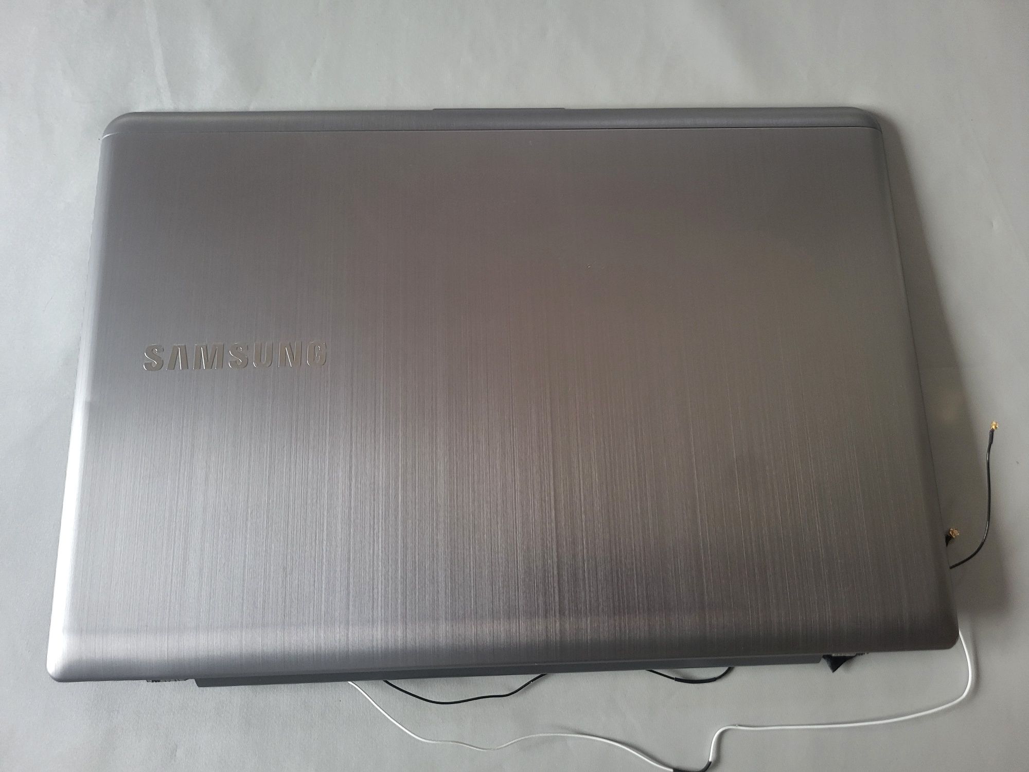 Sprzedam klapę matrycy do laptopa Samsung