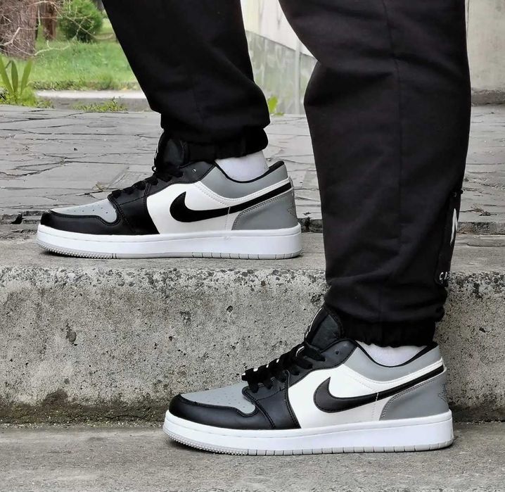 Мужские Кроссовки Найк Белые Серые Джорданы Черные