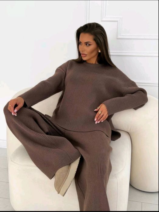 ТРИКОТАЖНЫЙ костюм  в рубчик ( широкого кроя) молочный шоколад