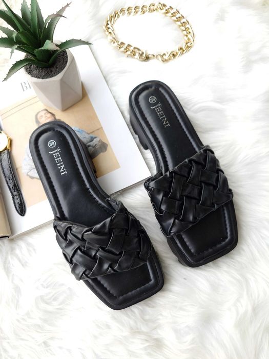 Plecione klapki na kwadratowym nosku i masywnej podeszwie Jeeini 39