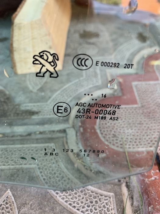 Продам задню праву дверку до Peugeot 308