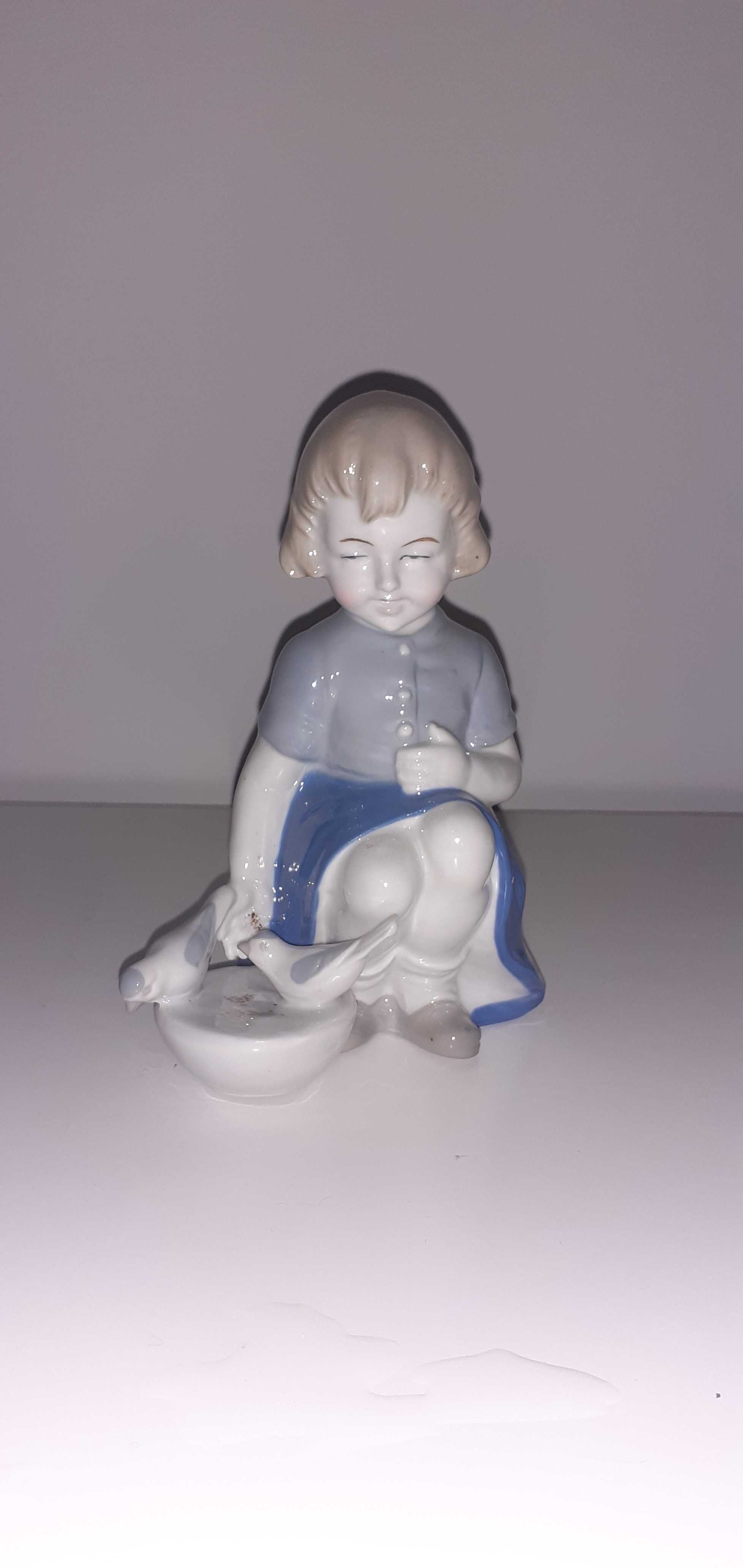 Figurka porcelanowa sygnowana