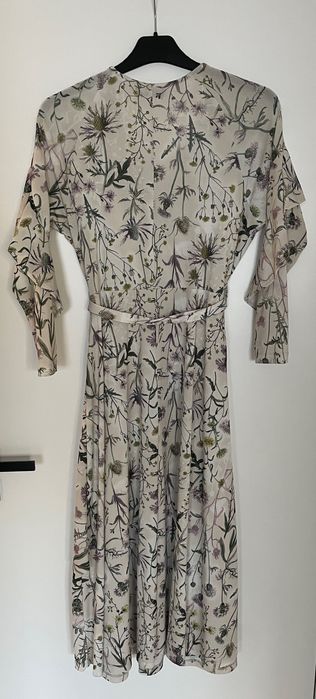 Sukienka Reserved w kwiaty z falbankami