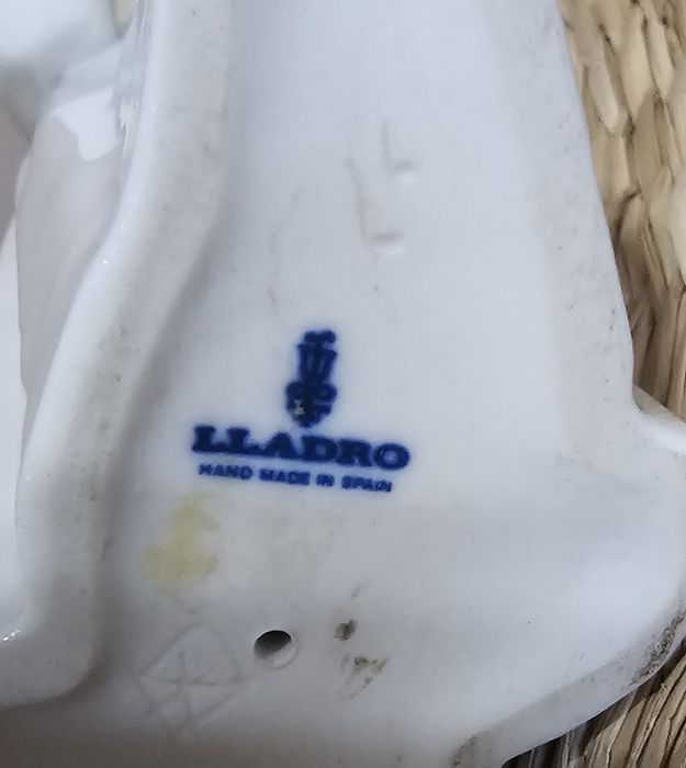 Figurka porcelanowa Lladro "Dziewczynka ze świeczką"