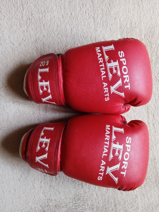 Боксёрские перчатки 6 oz+защита голени+футбольные щитки+наколенники