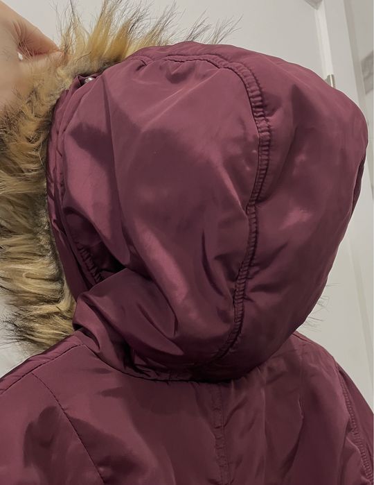 Casaco de cor ameixa com carapuço (Jennyfer, tamanho M)