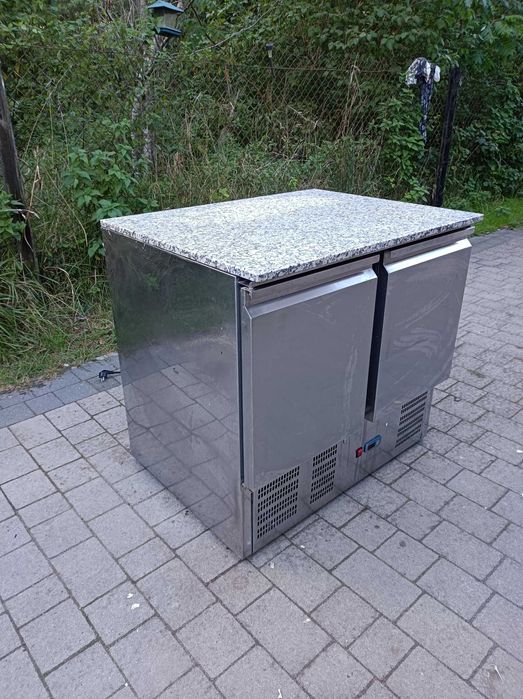 Stół chłodniczy z blatem granitowym