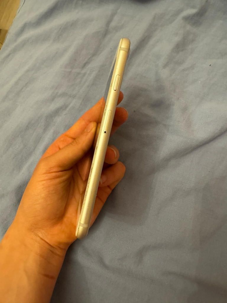 Sprzedam iPhone 8