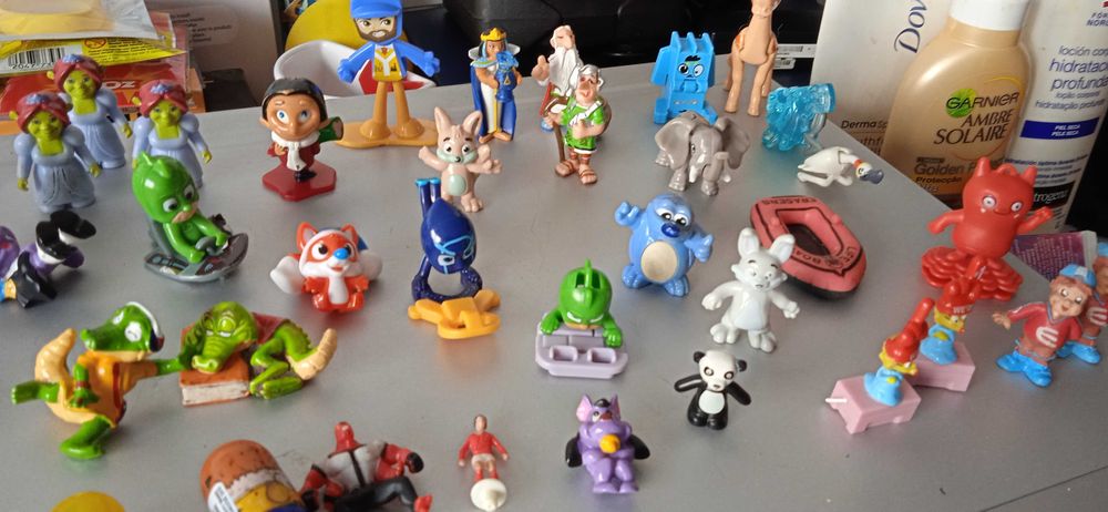 Lote de Bonecos/Brindes - Kinder