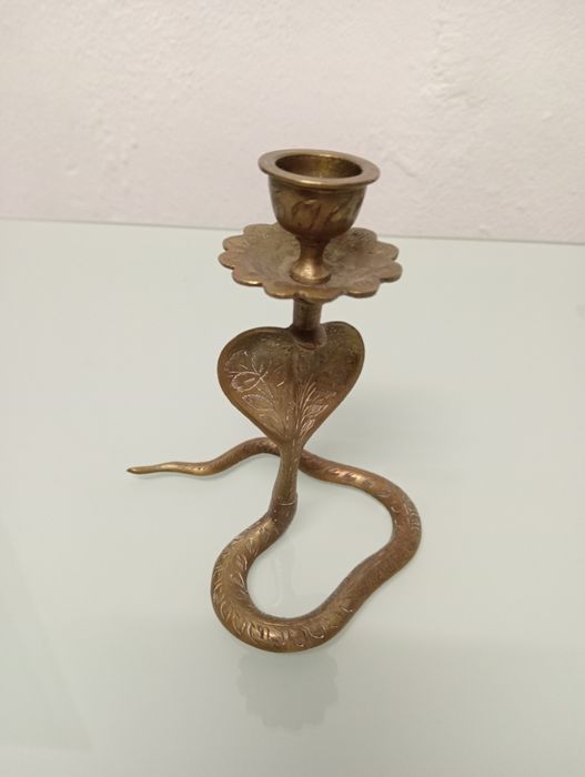 Castiçal em forma de cobra